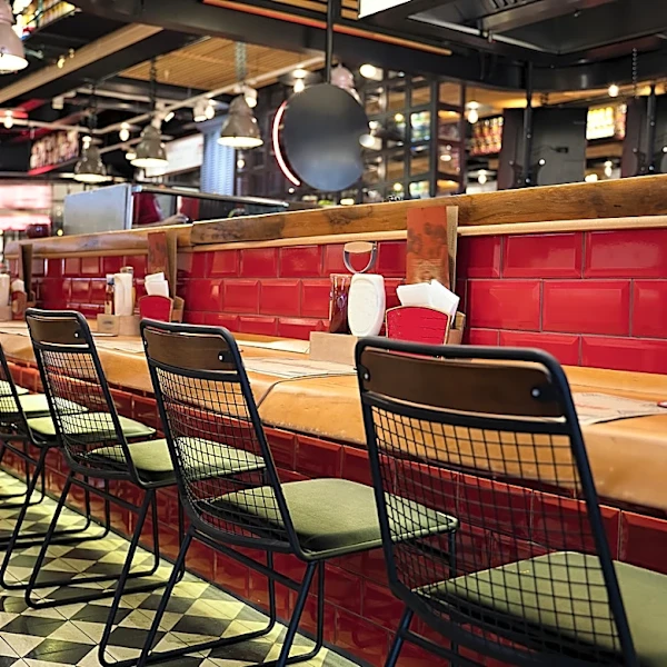 11 Shuttered Restaurant Chains Boomers Seriously Miss