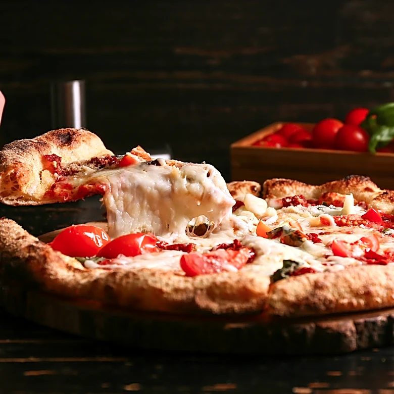 You Can Cook Pizza On Your Blackstone, But There's A Catch