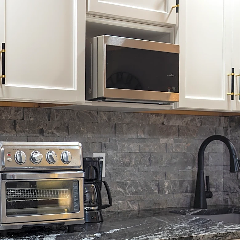 The Difference Between How Toaster Ovens And Microwaves Heat Food