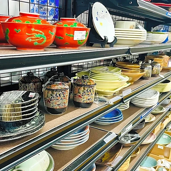 The 200-Year-Old Vintage Kitchen Brand To Look For At Thrift Stores