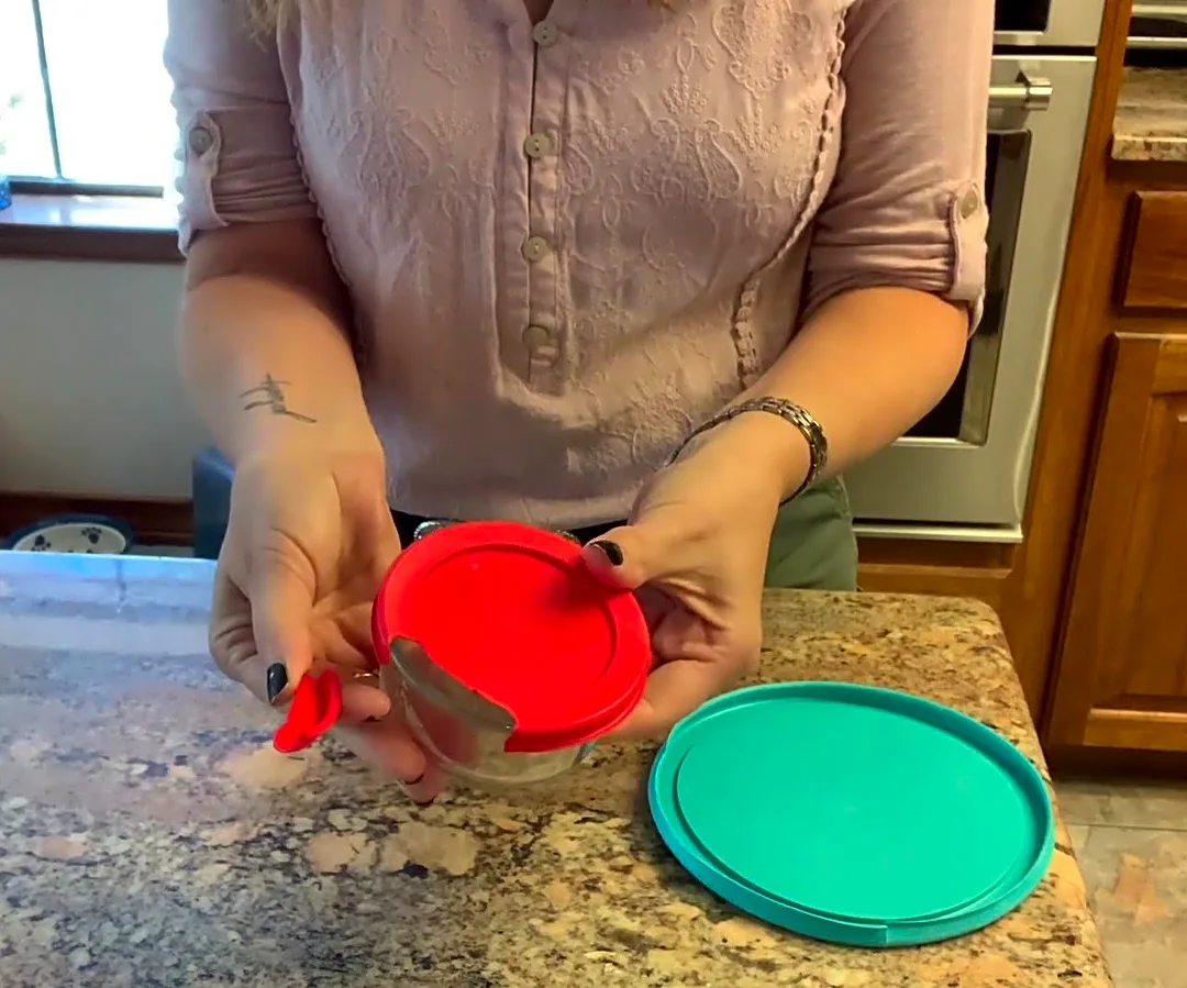 Where To Find Replacement Lids For Your Pyrex Sets