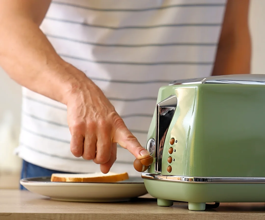 The Difference Between The Toast And Bagel Settings On Your Toaster