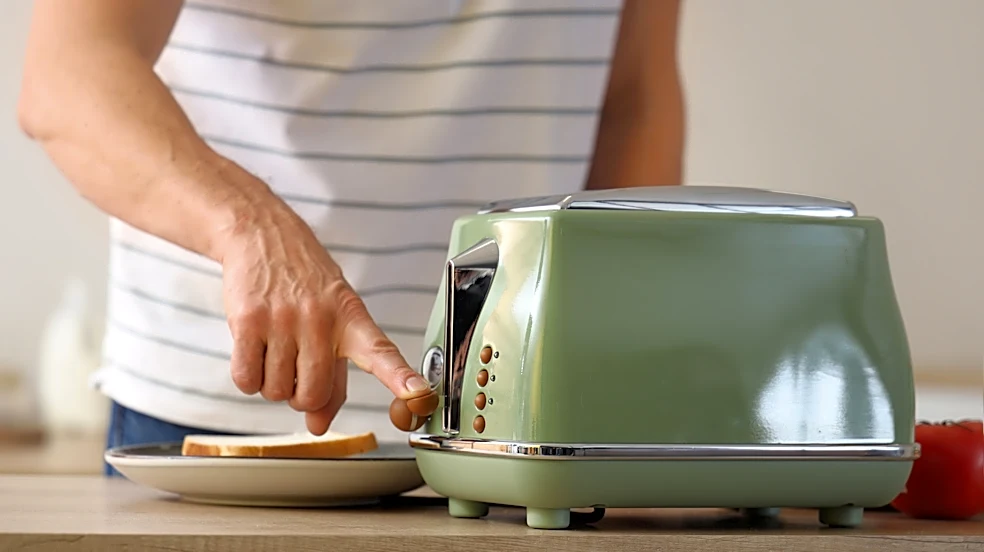 The Difference Between The Toast And Bagel Settings On Your Toaster