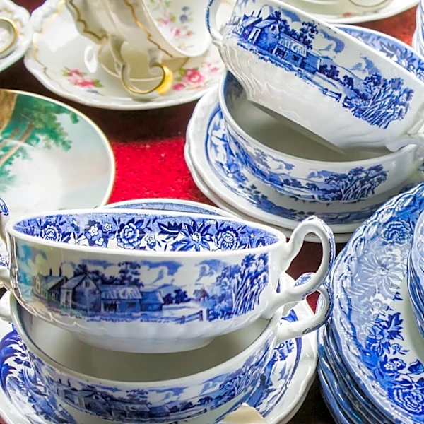 Not Pyrex, Not CorningWare: The 250-Year-Old Dishware Brand To Look For At Thrift Stores