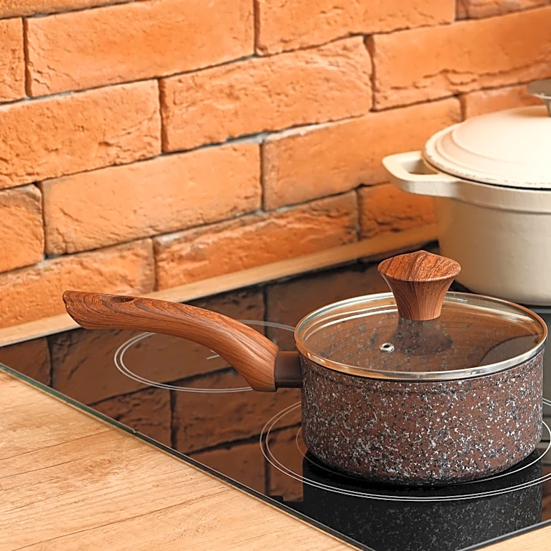 Dutch Oven Vs Saucepan: Which Is Best For Sticky Sauces?