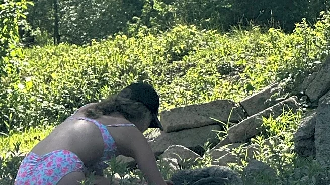 Girls Tubing Down River Find Dying Bird On Shore — And Refuse To Leave Her Behind