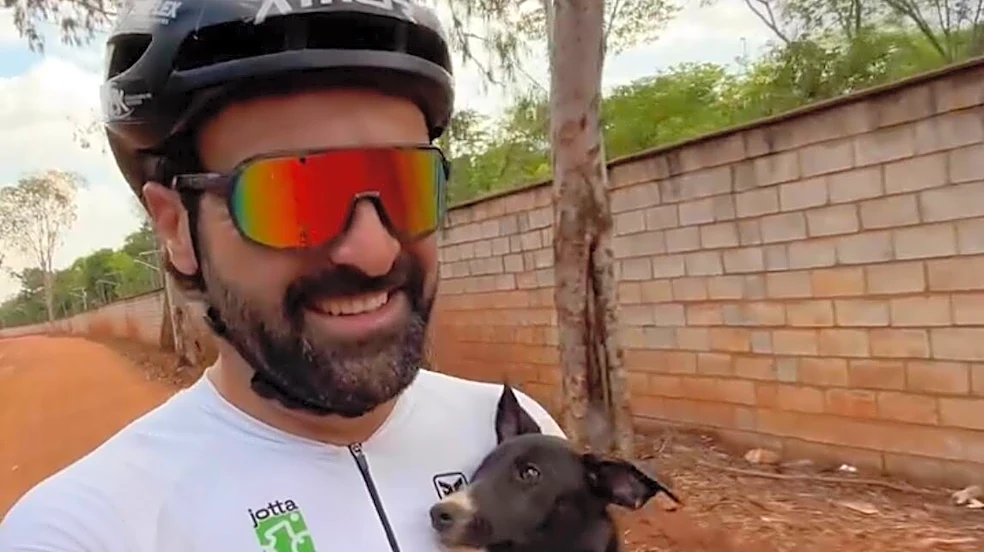 Puppy Stranded Alone On Roadside Shows His Belly To Cyclist Who Stops To Help