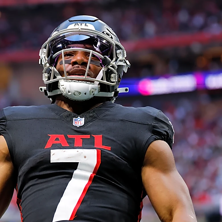 Bijan Robinson not practicing over 'contract-related' issue