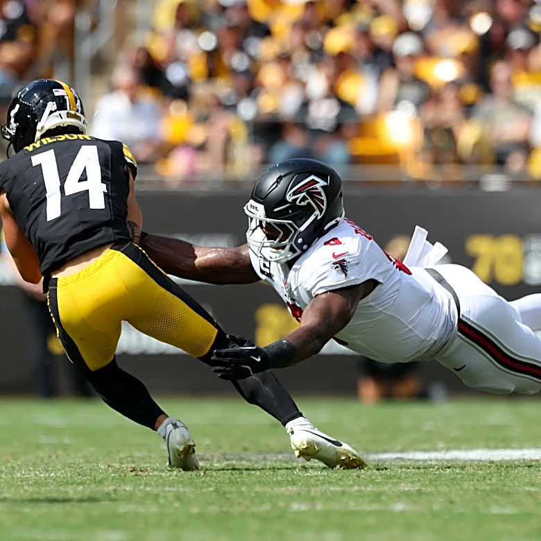 Falcons downgrade star LB to questionable vs. Panthers