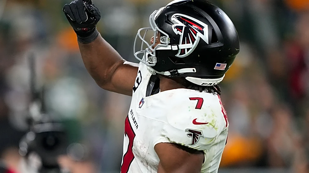 Adrian Peterson ranks Bijan Robinson best running back in the NFL