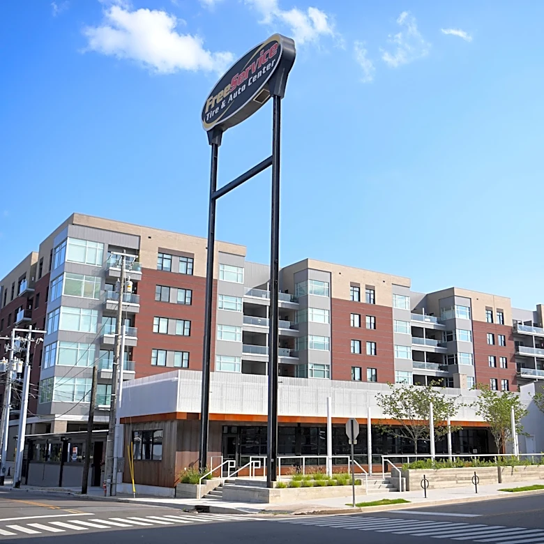 Grab your boots! A Knoxville honky-tonk is headed to the Old City