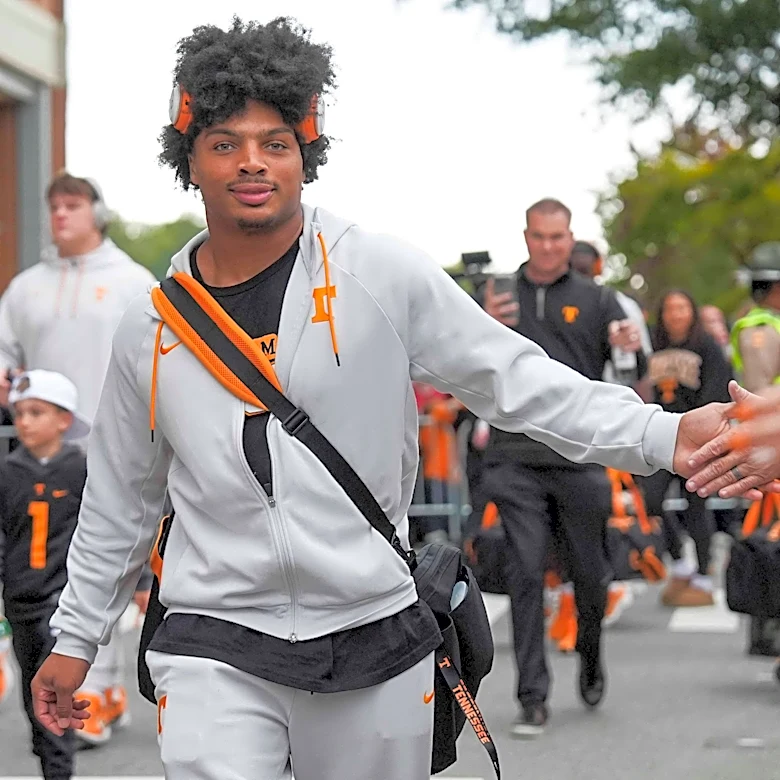 Tennessee RB DeSean Bishop addresses Arion Carter suspension with show of support