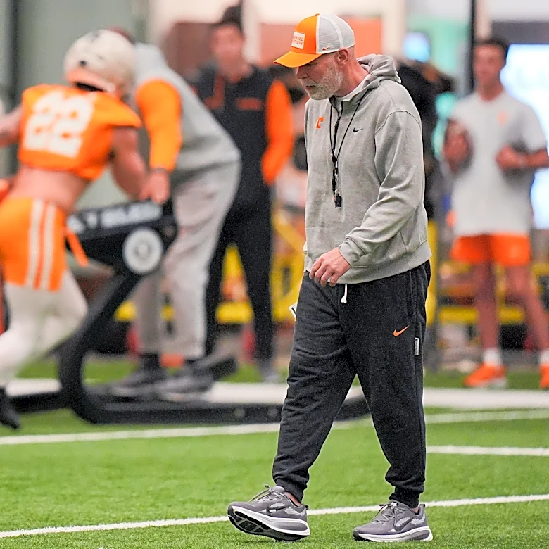 How Jim Knowles may solve Tennessee pass rush problem after Chaz Coleman exit