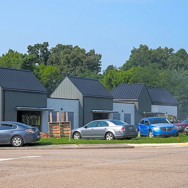 What's that building on the corner of Dutchtown and Mabry Hood roads?