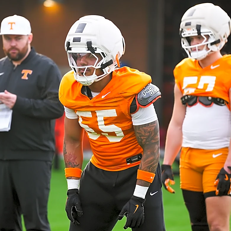 Why Amare Campbell risked his starting position to help Tennessee football teammates