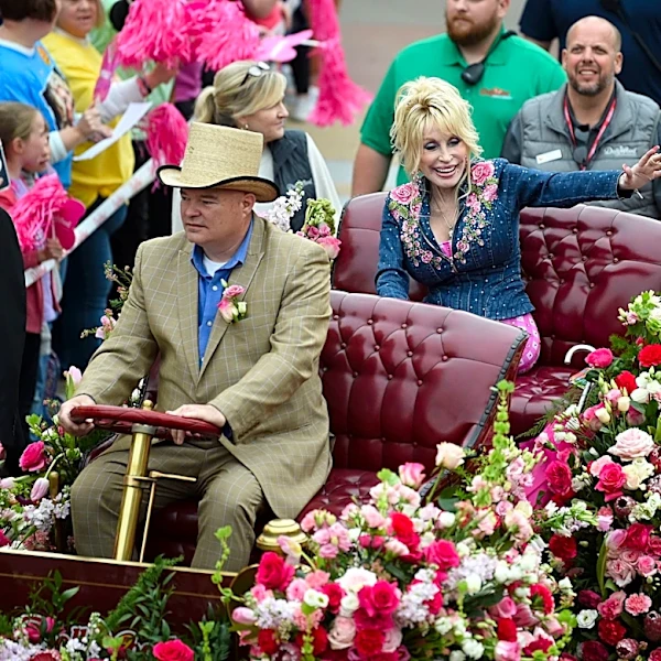 Everyone has a favorite Dolly Parton memory. Share yours with Knox News