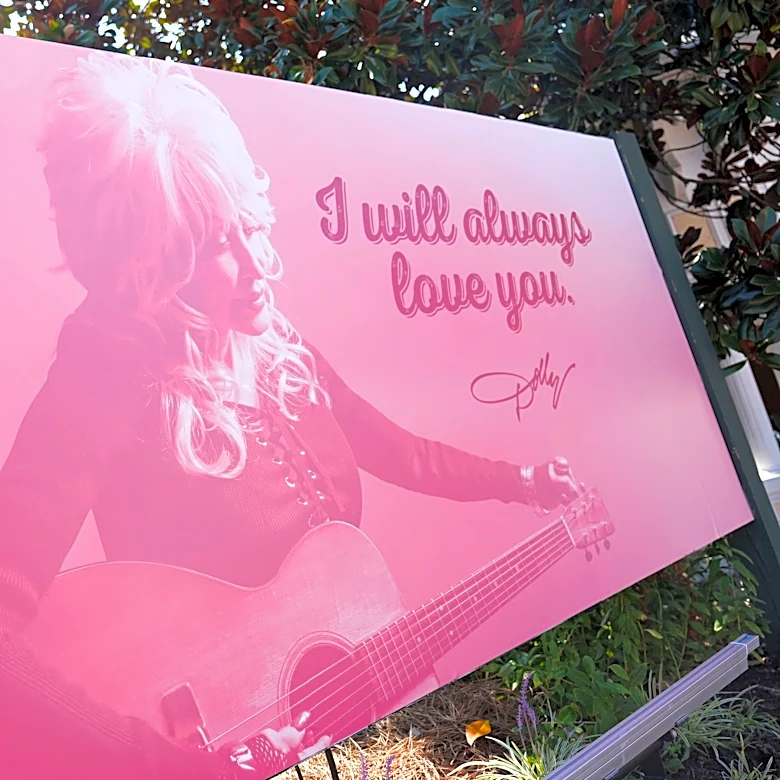 How Dollywood is thoughtfully honoring Dolly in the days after her death