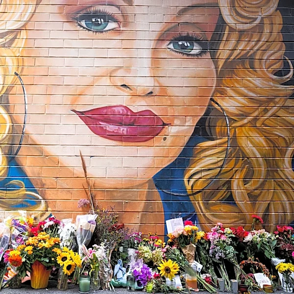 Congress honors Dolly Parton with moment of silence - watch the tribute