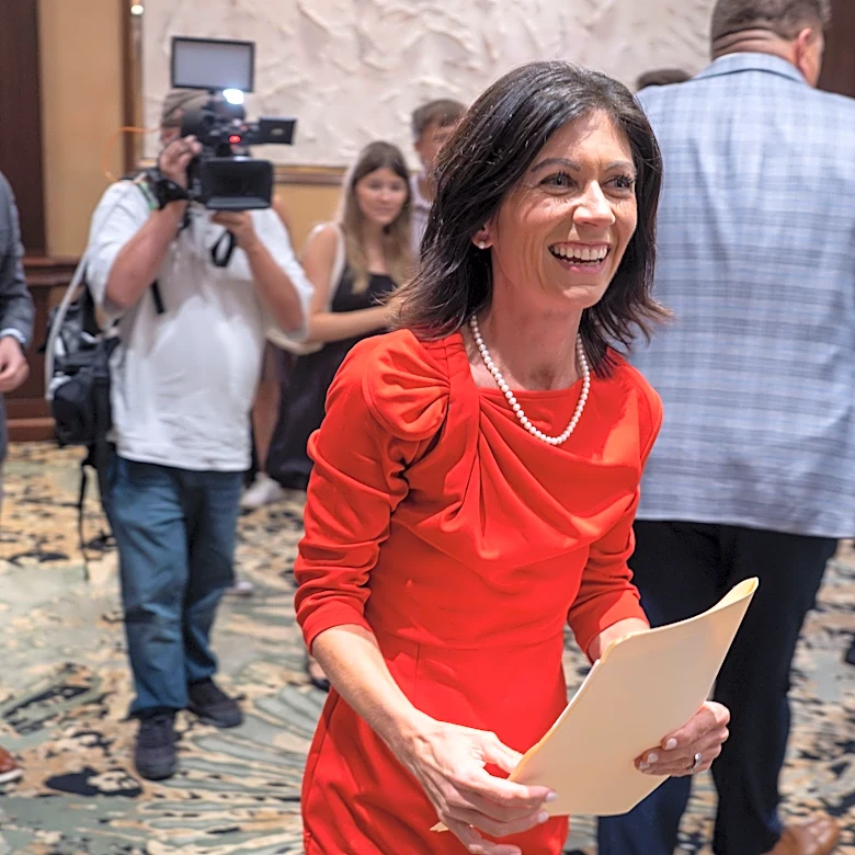 Mayor Betsy Henderson tells commissioners to block their pay raises | Exclusive
