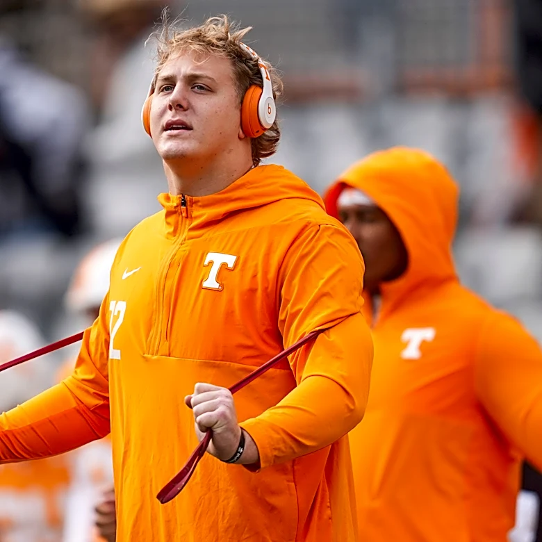 Tennessee football OL Jesse Perry suffers injury vs Georgia Tech