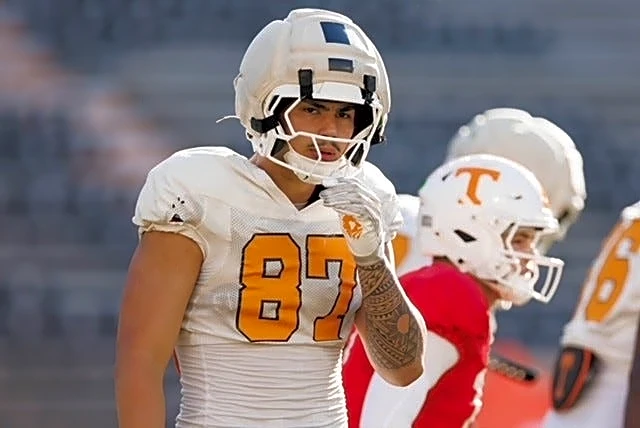 Watch Luca Wolf, Tennessee football score unique 2-point conversion vs Kennesaw State