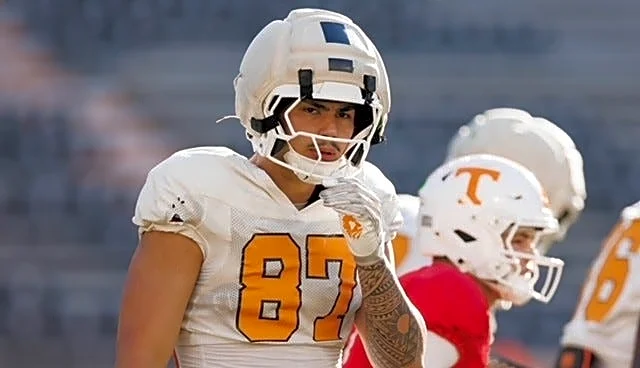 Watch Luca Wolf, Tennessee football score unique 2-point conversion vs Kennesaw State