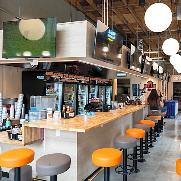 Knoxville's new Big Orange Bar is ready for Texas-Tennessee weekend
