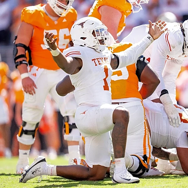 Colin Simmons now has Texas record after 5.5 sacks in game vs Tennessee football