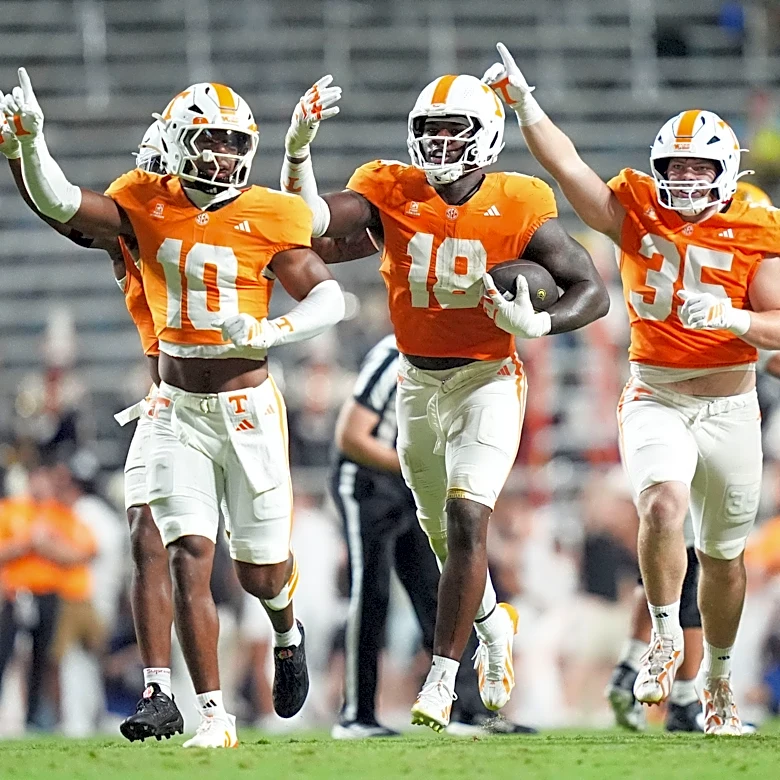 Tennessee football leads nation in sacks, but still isn't satisfied after Texas loss
