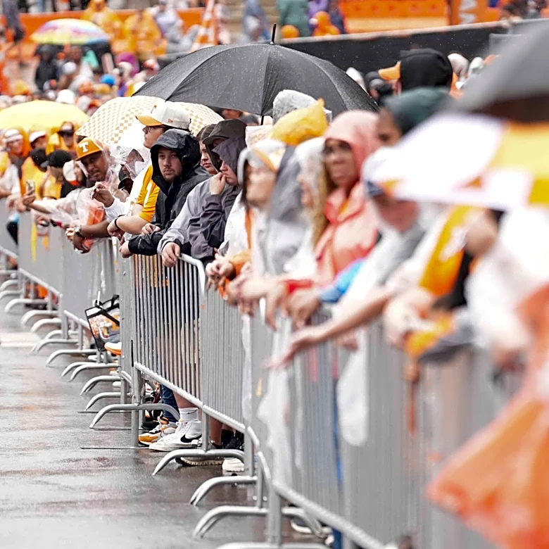 Rain expected for Tennessee football vs Auburn on Saturday. Latest weather forecast
