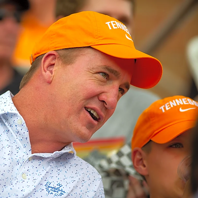 Peyton Manning sings with Riley Green on fun 'Alabama vs. Tennessee' duet