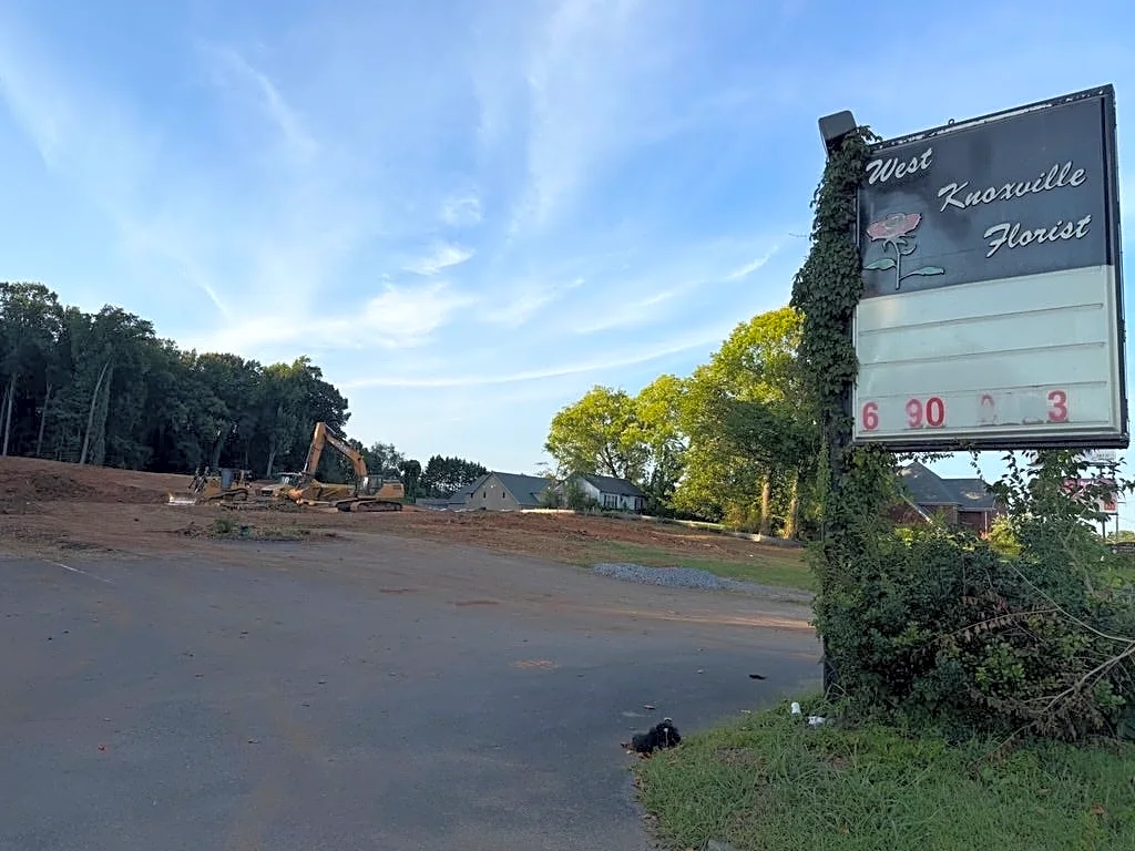 What's that being built at West Knoxville Florist site on Kingston Pike?