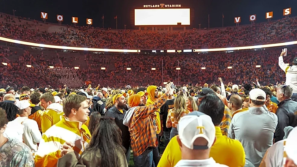 Listen to Mike Keith's call as Tennessee football celebrates vs Alabama, storms field