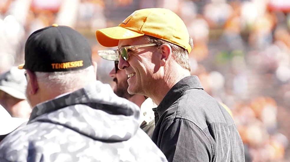 Watch Peyton Manning, Riley Green perform surprise duet after Tennessee beats Alabama