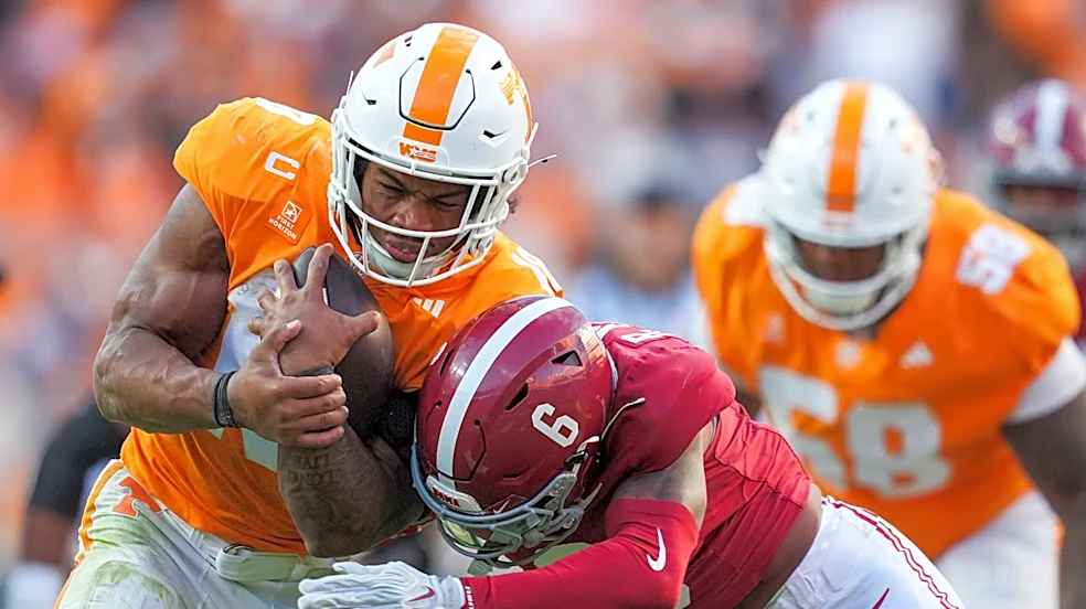 How Tennessee football coaches make DeSean Bishop rest without taking his helmet away