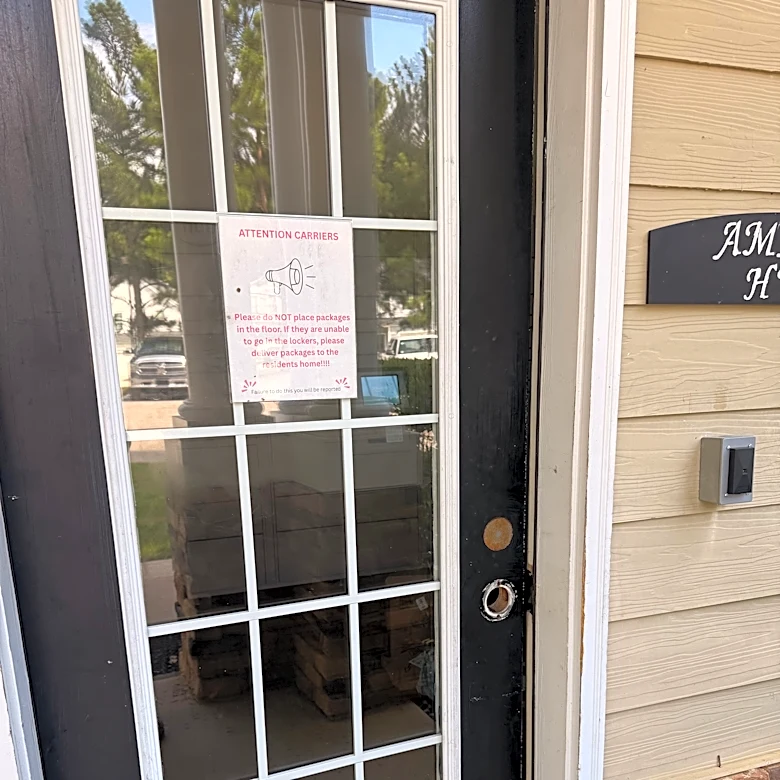 Complaints pile up like trash at Knoxville apartments. Renters seek help | Exclusive