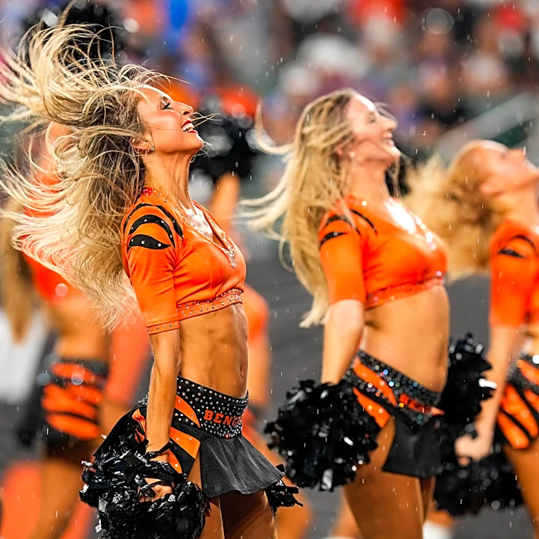 Best images of cheerleading squads from around the NFL