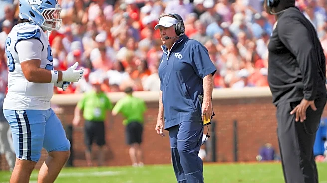 Bill Belichick remains abrupt in sideline interview