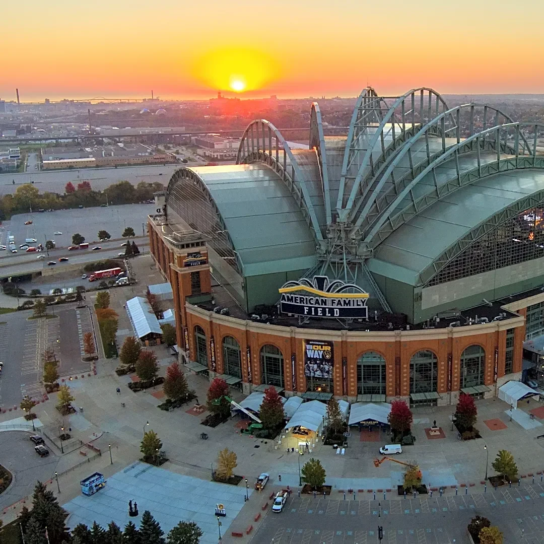 Brewers and Rays set for historic World Series