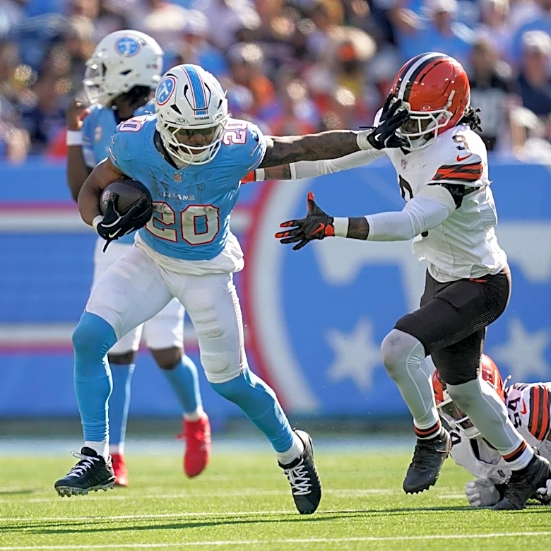 Bijan Robinson reclaims top spot in NFL rushing race