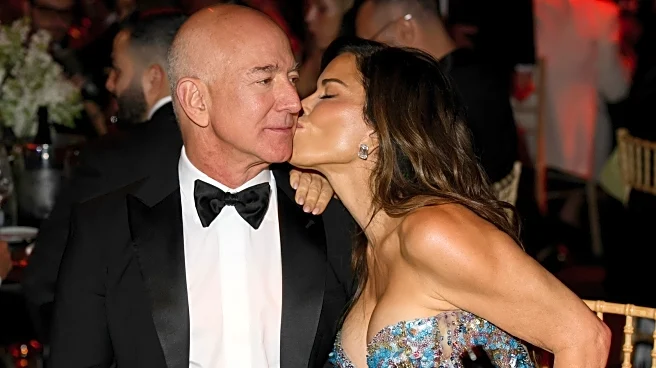 Lauren Sánchez & Jeff Bezos' Awkward PDA Moments Are About As Fake As Her Plastic Surgery