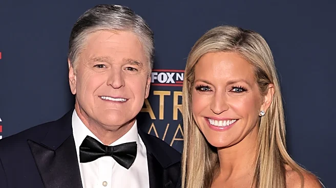 Ainsley Earhardt & Sean Hannity's Age Gap Is More Obvious Than Ever In Awkward Vacation Selfie