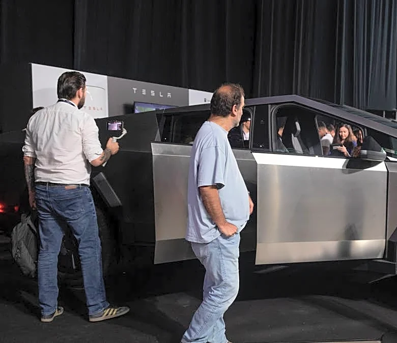 Elon Musk's new Tesla update is a joy for customers and investors