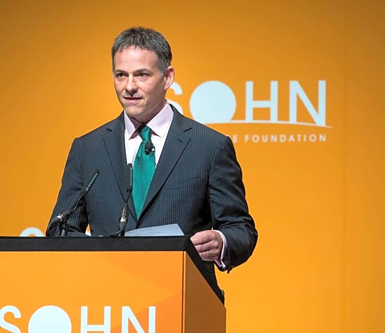 Billionaire David Einhorn turns bullish on major mall retail stock