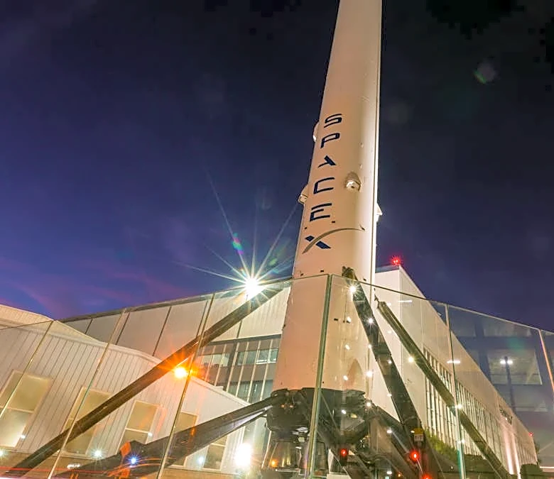 Navellier to SpaceX buyers: wait for escape velocity