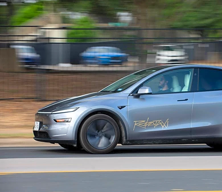Former Tesla AI data trainers deliver crucial message on robotaxis