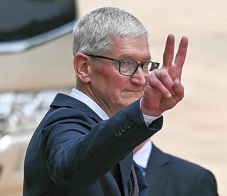 Tim Cook is just one of hundreds of CEOs quietly hitting the exits