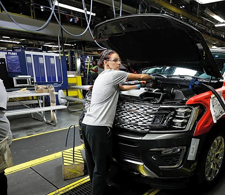 Ford recalls 420,000 SUVs for a dangerous issue