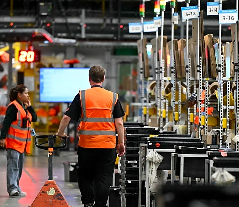 How many employees does Amazon have in 2026? Its workforce explained
