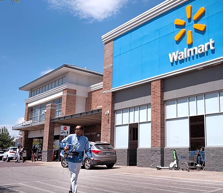 Walmart adds new service to compete with DoorDash, UberEats